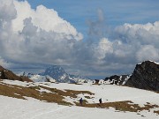 66 Monte Campo, la neve...la Presolana,  lontano